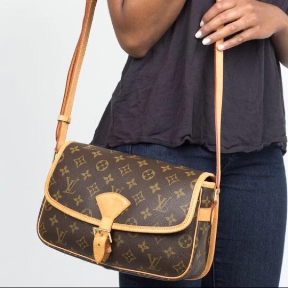 ๐โจAUTHENTIC โจ๐LOUIS VUITTON CROSSBODY - Picture 2 of 16